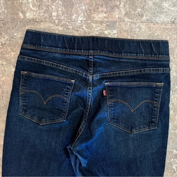 👖 Levi’s Totally Shaping Pullon Jeans. Straight legs. Dark Rinse. Size 8 worn 1x - Picture 6 of 8